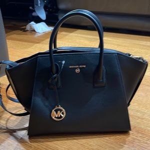 Avril Large Leather Top-Zip Satchel
Style# 30F2G4VS3L